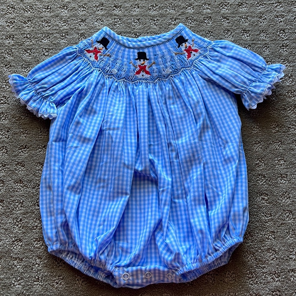 NWT Stitchy Fish Smocked Snowman Bubble